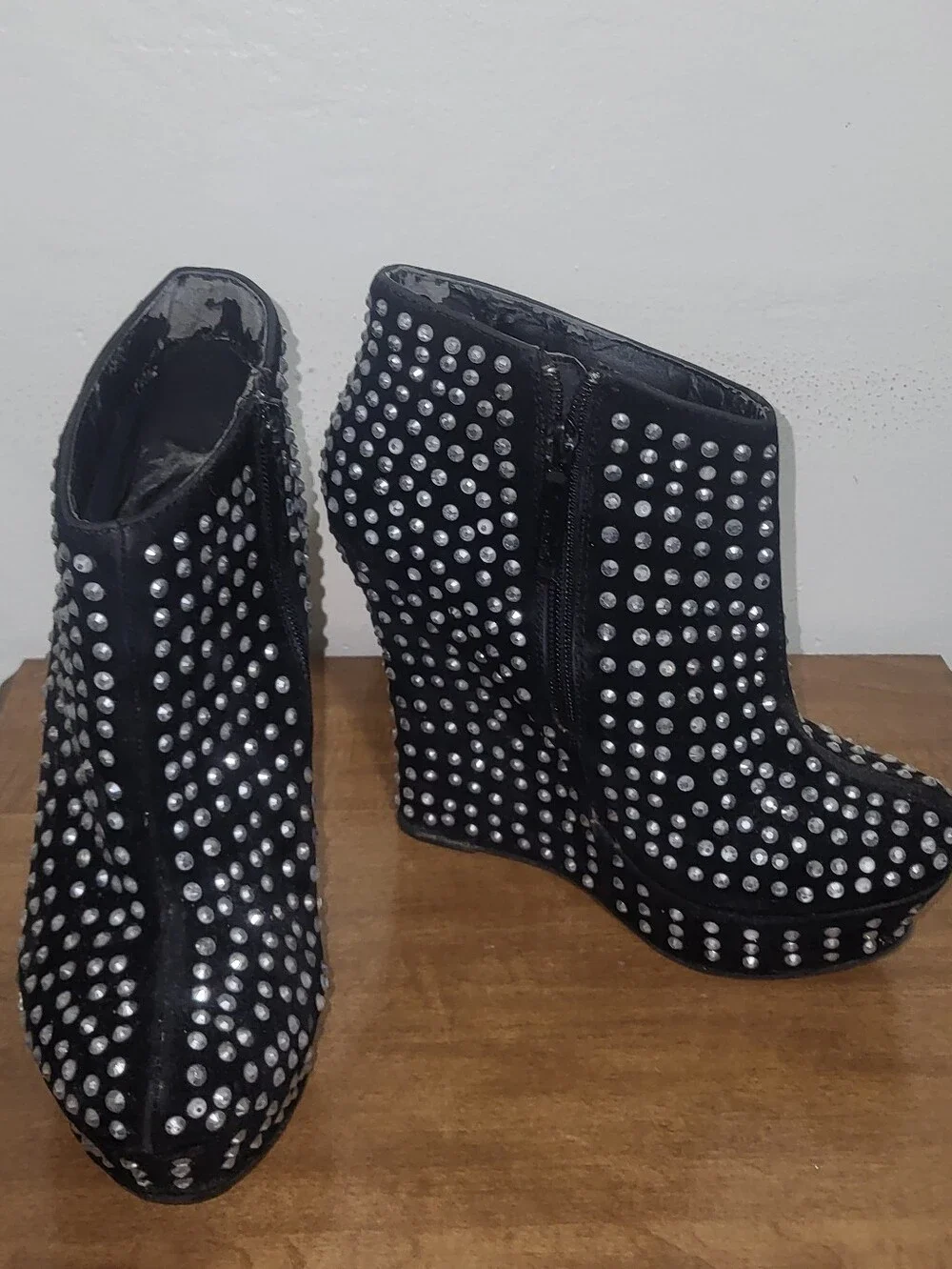 STUDDED PLATFORM DRESS SHOES (Size 8)
